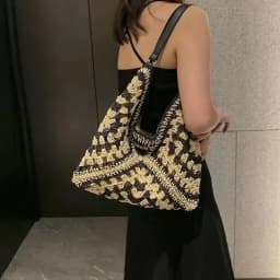 Popular Women's Woven Straw Shoulder Bag Medium Size Handbag with Handle for Beach Vacation Tote Large Capacity Beach Bags