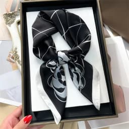 Elegant 27.56inch Floral Print 70cm Square Beach Satin Scarf Casual Elegant Thin Breathable Neck Women Head Wrap Hair Scarves