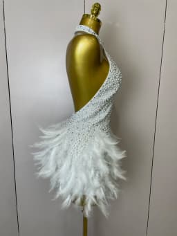 Luxury Glitter Feather Pearls Halter Backless Short White Party Dress Women Celebrate Birthday Outfit Performance Dance Costume