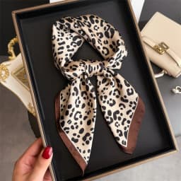 2024 Luxury Floral Print 70cm Square Silk Scarf Women Designer Scarves Bandana Foulard Shawl Hijab Echarpe Hairband Tie Ribbon