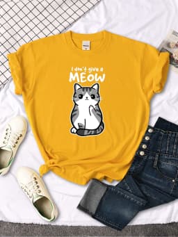 T-Shirts Cat Is Looking At The Cup Lovely Printed T Shirt For Woman Goth Korean Style Women Clothes Funny Vintage Womens Tshirt