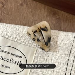 Women's Small Triangular Acetic Acid Hair Clip - Delicate Hair Accessories