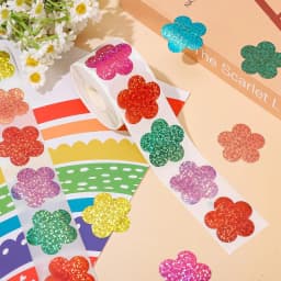 500pcs Laser Flower Sticker Roll Cute Flower Shape Sealing Sticker Color Waterproof Self-adhesive Sticker Gift Packaging Sticker