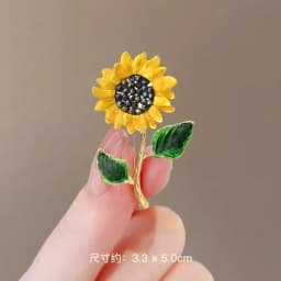 Vintage Exquisite Crystal Maple Leaf Brooch Pin for Women Trendy Clothing Collar Corsage Badge Lapel Brooch Wedding Jewelry Gift