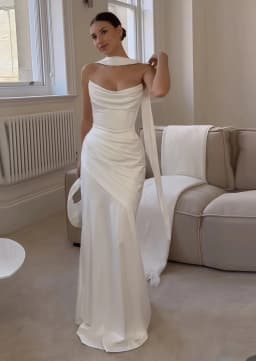 Customized Simple Pleat Strapless Mermaid Wedding Dresses With Long Scarf Elegant Long Wihte Satin Bridal Gowns