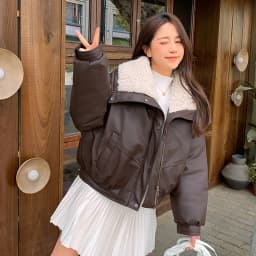 2026 Winter New Thick PU Leather Coat Women Cropped Fluffy Lapel Collar Padded Jacket Female Zip-up Streetwear Cool PU Parkas