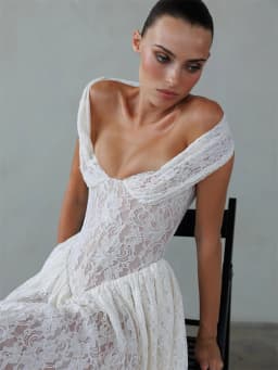 Tokyo Customized White Off Shoulder Wedding Dresses Sleeveless Floral Lace Bridal Gowns A-Line Court Train Wedding Gowns 2026