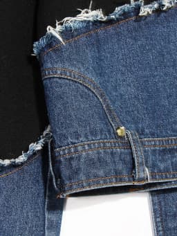 [EAM] Loose Fit Denim Burr Split Asymmetrical Sweatshirt New Round Neck Long Sleeve Women Big Size Fashion Spring 2026 1M87901