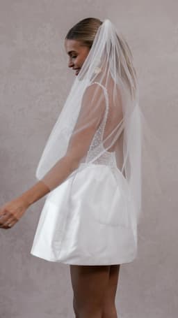 Popular Wide Straps Sheer Illusion Pear Short Short Wedding Dresses Backless Mini Bridal Gown Vestido De Noival