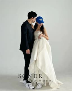 Sondr 2026 Simple A Line Korean Wedding Dresses Photo Shoot Strapless Soft Satin Pleats Sweep Train Bridal Gowns Corset Back
