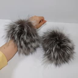 Women's Real Fox Fur Cuff Arm Warmer Lady Bracelet High-Quality Wristband Glove Fashionable Fox Fur Cuffs for Stylish Warmth