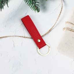 Customized Name PU Leather Car Keychain - Simple and Elegant Leather Metal Key String Pendant for Keychain