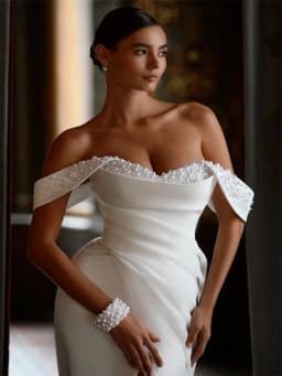 Customized Off Shoulder Sweetheaert Neckline Mermaid Satin Wedding Dress Lace-up Back Floor Length Side Slit Sweep Train Gown