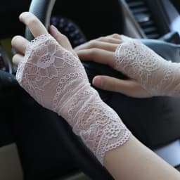 Women's Lace Sunscreen Outdoor Half Finger Driving Gloves Summer Thin Elastic Breathable Bridal Fashion Touch Screen Fingerless