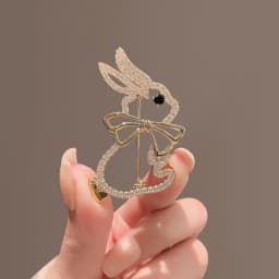 Green Red Crystal Rhinestone Four-Leaf Clover Flower Brooches Lapel Pins Jewelry Clothing Accessories Brooch for Women 2024
