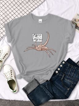 Alien Facehugger Horror Women's Tee Shirts Classic Womenswear Summer t-Shirts Anime Basic Clothes Oversize Women's Tees Shirts