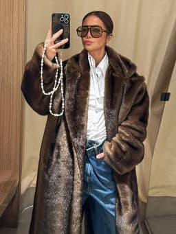Solid Women Faux Fur Long Coat Lapel Long Sleeve Fluffy Luxury Loose Casual Outerwear 2025 Fashion Winter High Street Outwears