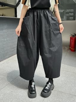 [EAM] High Elastic Waist Black Brief Pocket Casual Harem Pants New Trousers Women Fashion Tide Spring Autumn 20261DJ1385
