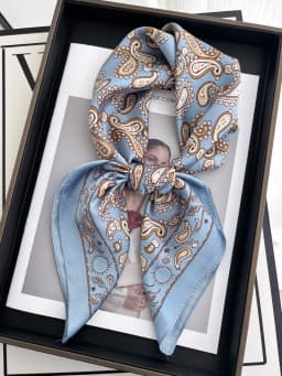 Vintage Chain Print Satin Square Scarf Soft Lightweight Women’s Fashion Accessory for Hair Neck Shawl Elegant Hair Scarf
