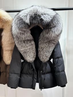 2026 New Winter Real Natural Fox Fur Collar Thick Wam Puffer Jacket Women Hooded Belt Slim White Duck Down Coat Waterproof Parka