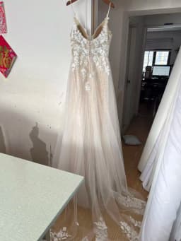 Customized Luxury Backless Wedding Dress Princess Buttons Exquisite Applique V-Neck Spaghetti Strap Gown Vestido De Novia 2023