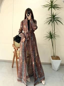 Miyake Pleated 2024 New Folded Collar Long Sleeved Retro Printed Dress Belt for Women Dubai Designer Original Fashion Loose Coat
