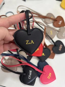 Free Initials Personalized Women PU Leather Peach Bag Pendant High Level Keychain Charm Black to School Gift Backbag Decoration