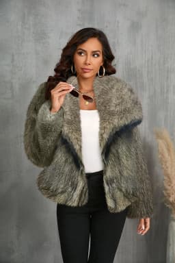 Women's Artificial Fur Coat with Large Lapel Short Fashionable Fox Fur Style Fluffy Plush Clothing for Ladies