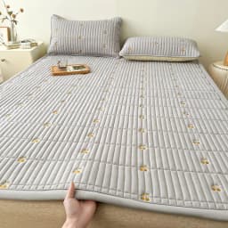 Spring Autumn Comfortable Durable Mattress Toppers Soft Breathable Soybean Fiber Filling Bed Pads Keep Warm Quilted Mattress Pad