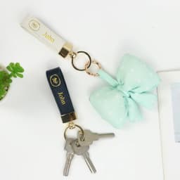 Customized Name PU Leather Car Keychain - Simple and Elegant Leather Metal Key String Pendant for Keychain