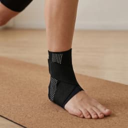 1Pc VILICO Breathable Adjustable Ankle Brace, Silicone Padded Sports Ankle Support, Unisex Brace for Running, Fitness and Daily