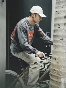 Red Road Sign Washed Long Sleeve Wu Wen Le Hoodie Jacket Unisex Vintage Style Cotton Crew Neck T-Shirt for Daily Wear