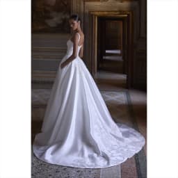 New Arrival Satin Wedding Dress Customized Sleeveless Square Neck Appliqued Beaded A Line Sweep Train Robe De Mariage Bride Gown