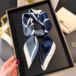 2024 Luxury Floral Print 70cm Square Silk Scarf Women Designer Scarves Bandana Foulard Shawl Hijab Echarpe Hairband Tie Ribbon