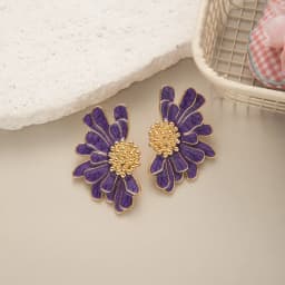White Pink Color Metal Petal Stud Earrings for Women Personality Fashion Flower Earrings pendientes mujer