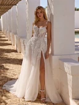 Customized Thin Straps Sweetheart Neckline With Appliques Organza A-Line Wedding Dress Zipper Back Floor Length High Slit Gown