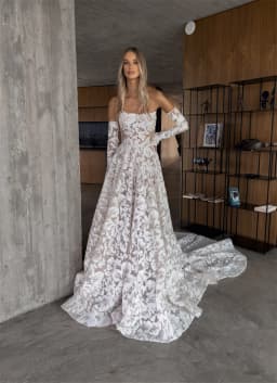 Customized Strapless Wedding Dress with Detachable Long Sleeves Exquisite Lace Bridal Gown Bling Bling New Arrival