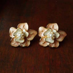 Vintage Baroque Embossed Enamel Flower Brooches Stud Earring Set Pearl Brooch Women Clothing Party Accessories Gift
