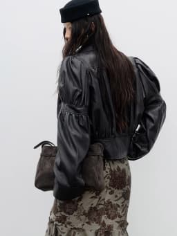 [EAM] Vintage PU Leather Cropped Jacket New Lapel Long Puff Bubble Sleeve Women Coat Fashion Tide Spring Autumn 2026 1DJ9713