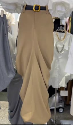 [EWQ] Elegant High Waist A-line All-match Clothing Minimalist Office Women's Fold Skirt Bottom Slit Design Skirts 2025 Autumn
