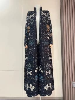 Miyake Pleated 2024 New Folded Collar Long Sleeved Retro Printed Dress Belt for Women Dubai Designer Original Fashion Loose Coat