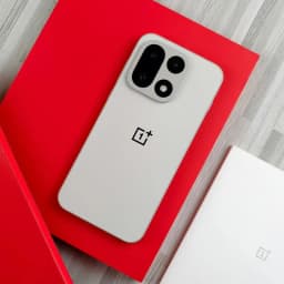OnePlus 15 5G Snapdragon 8 Elite Gen5 6.78 165Hz LTPO AMOLED 120W Charger 7300mAh IP68 NFC OTA 50MP