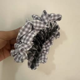 1pc Korean plaid fabric cloud clip, new high-end temperament hair clip, shark clip headband at the back of the head