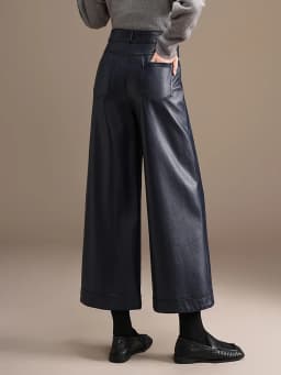 ZUZK High Quality PU Leather Capri Pants New Women 2026 Autumn Winter Chic Short PU Leather Pants Elegant LeatherTrousers
