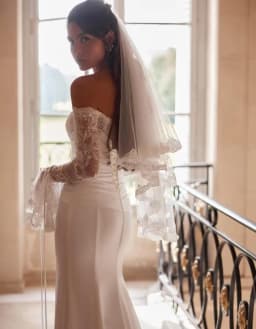 Customized Off Shoulder Lace Long Sleeves Wedding Dress for Bride Strapless Mermaid Satin Pleated Bridal Ball Gown with Corset