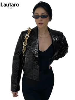 Lautaro Spring Autumn Short Cool Stylish Shiny Reflective Crocodile Print Patent Pu Leather Jacket Women Runway Fashion 2023