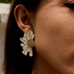 White Pink Color Metal Petal Stud Earrings for Women Personality Fashion Flower Earrings pendientes mujer