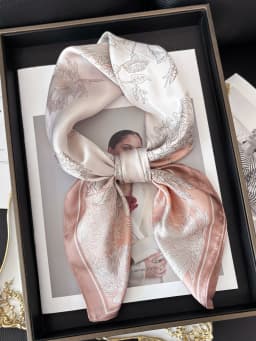 Vintage Chain Print Satin Square Scarf Soft Lightweight Women’s Fashion Accessory for Hair Neck Shawl Elegant Hair Scarf