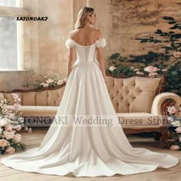 Customized Elegant Off Shoulder Ivory Satin Pleat Wedding Dress for Women Corset Back Bride Gown with Flowers Vestidos De Novia
