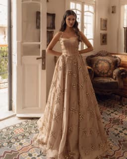 FATAPAESE Customzied Wedding Gown Features a Voluminous Champagne-hued Skirt Lavishly Adorned with Scattered Crystal Sparking
